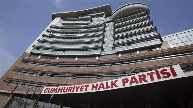 CHP İstanbul İl Yönetimi Görevden Alındı: Merkez Yönetim Kurulu Acil Toplanıyor!